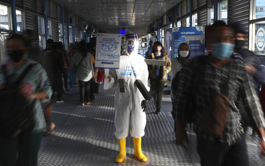 APTOPIX Virus Outbreak Indonesia